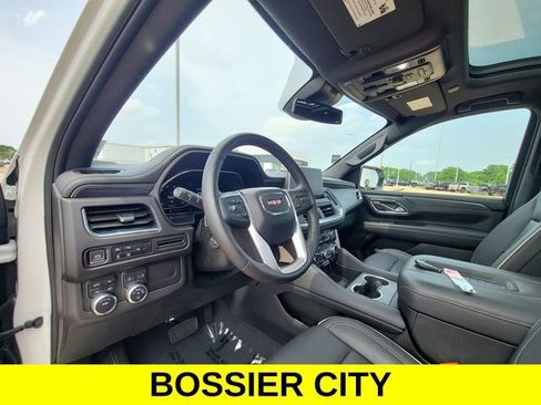 Certified 2023 GMC Yukon XL SLT w/ SLT Premium Package AWD/4WD image 10