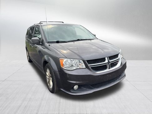Used 2019 Dodge Grand Caravan SXT FWD image 3