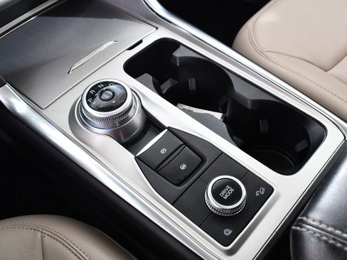 Used 2022 Ford Explorer XLT w/ Equipment Group 202A image 31