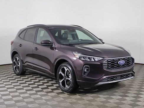 Used 2023 Ford Escape ST-Line Select w/ Tech Pack #2 AWD/4WD image 2