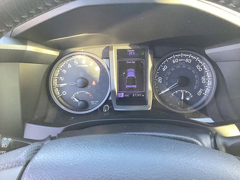 Used 2019 Toyota Tacoma TRD Sport w/ Technology Package image 12