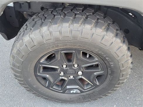 Used 2015 Jeep Wrangler Unlimited Sport image 3