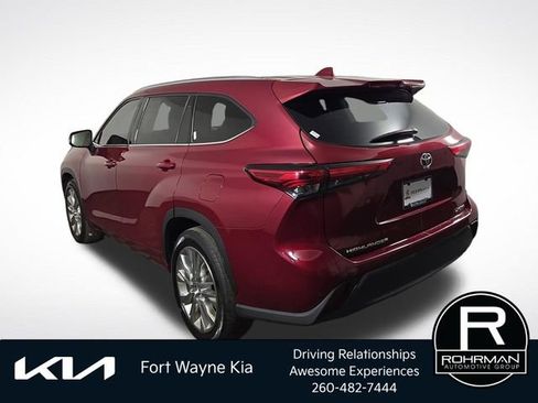 Used 2021 Toyota Highlander Limited FWD image 9