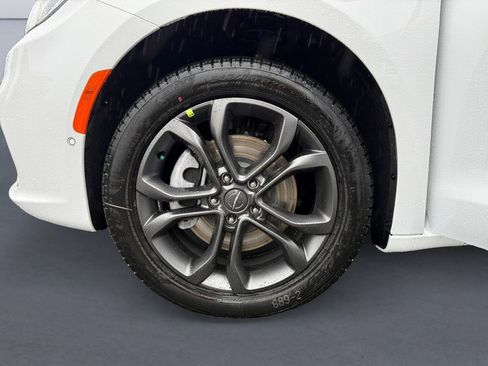 New 2026 Chrysler Pacifica Select image 11