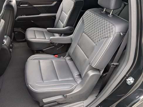 Used 2024 GMC Acadia Denali FWD image 18