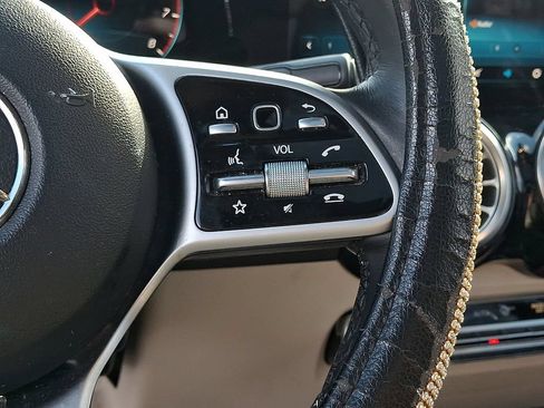 Used 2021 Mercedes-Benz GLB 250 4MATIC image 22