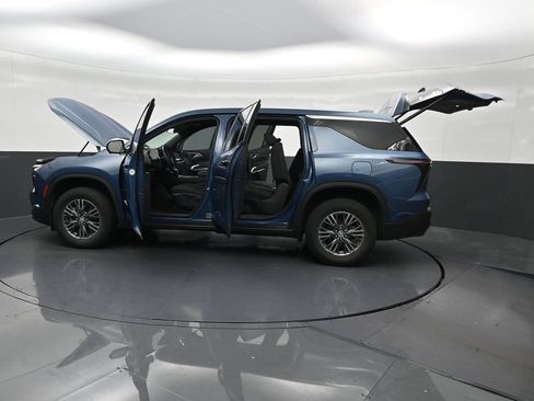 Used 2024 Chevrolet Traverse LS FWD image 35