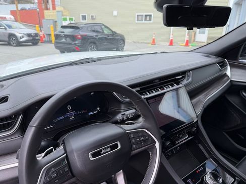 Used 2024 Jeep Grand Cherokee L Limited w/ Luxury Tech Group II image 23