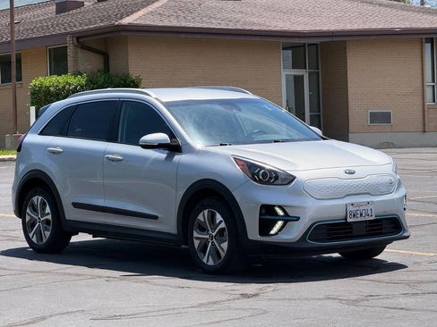Used 2020 Kia Niro EX FWD image 7