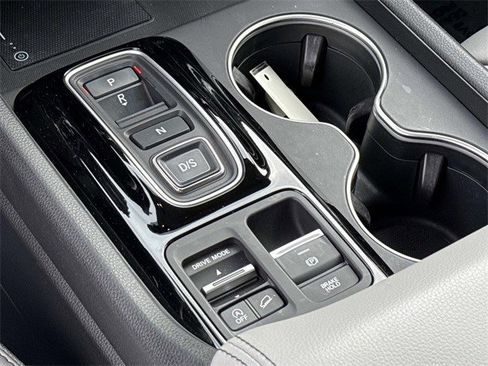 Used 2025 Honda Pilot Touring image 23