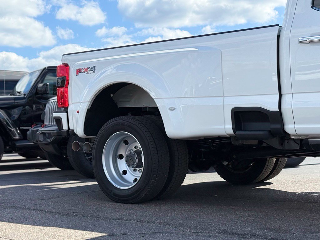 Certified 2023 Ford F450 Platinum w/ FX4 Off-Road Package AWD/4WD image 34