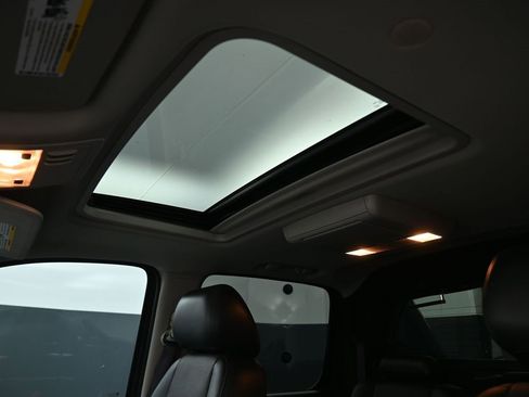 Used 2013 Chevrolet Avalanche LTZ image 23