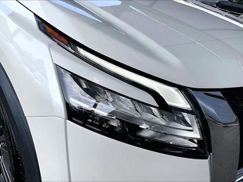 Used 2022 Nissan Pathfinder SV FWD image 27