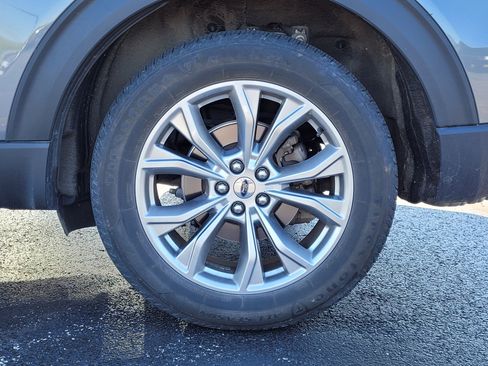 Used 2021 Ford Explorer Limited w/ Equipment Group 301A AWD/4WD image 10