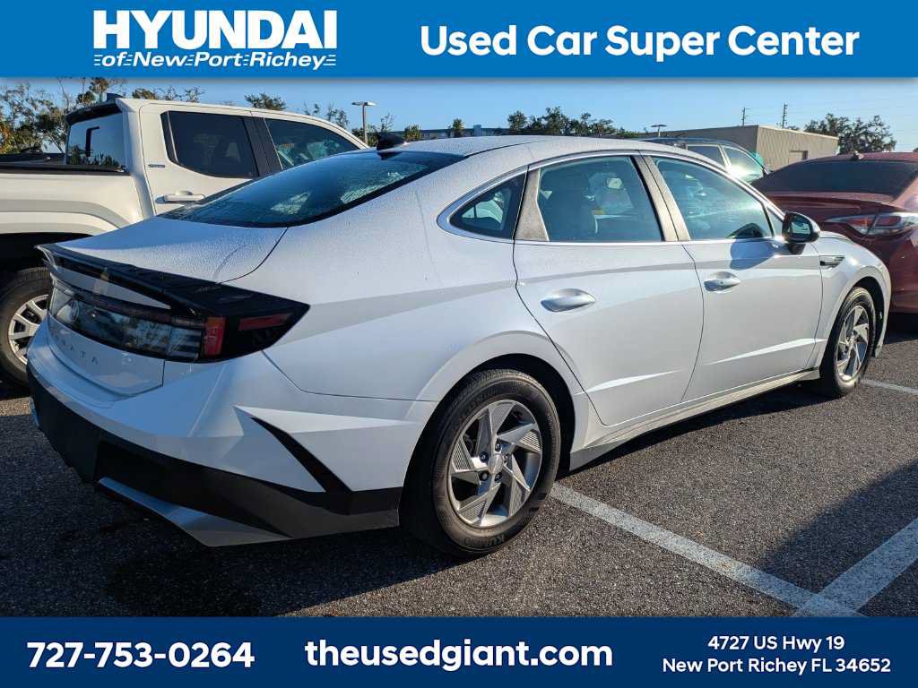 Used 2025 Hyundai Sonata SE FWD image 2
