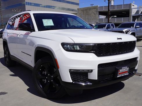 Used 2022 Jeep Grand Cherokee L Limited w/ Black Appearance Package AWD/4WD image 2