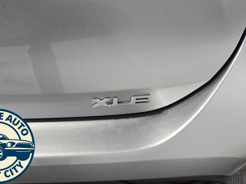 Used 2023 Toyota Highlander XLE AWD/4WD image 35