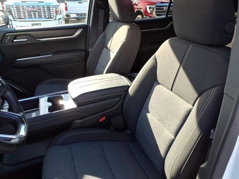 Used 2025 GMC Acadia Elevation image 12