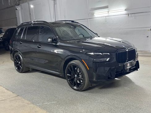Used 2024 BMW X7 xDrive40i w/ M Sport Package AWD/4WD image 5