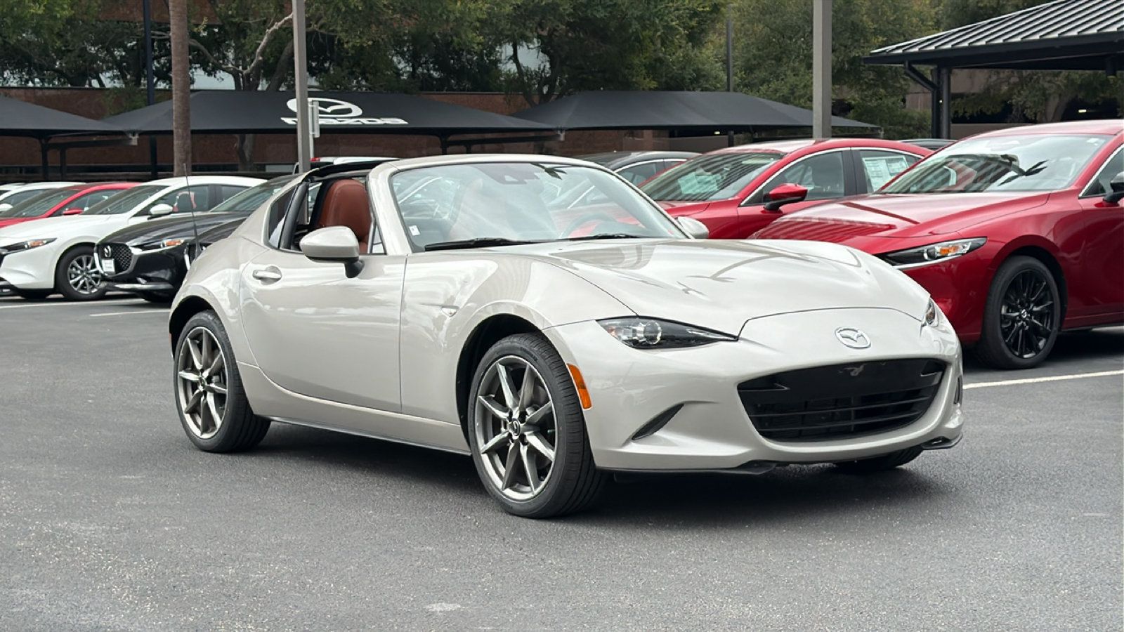 Used 2023 MAZDA MX-5 Miata Grand Touring RWD image 9