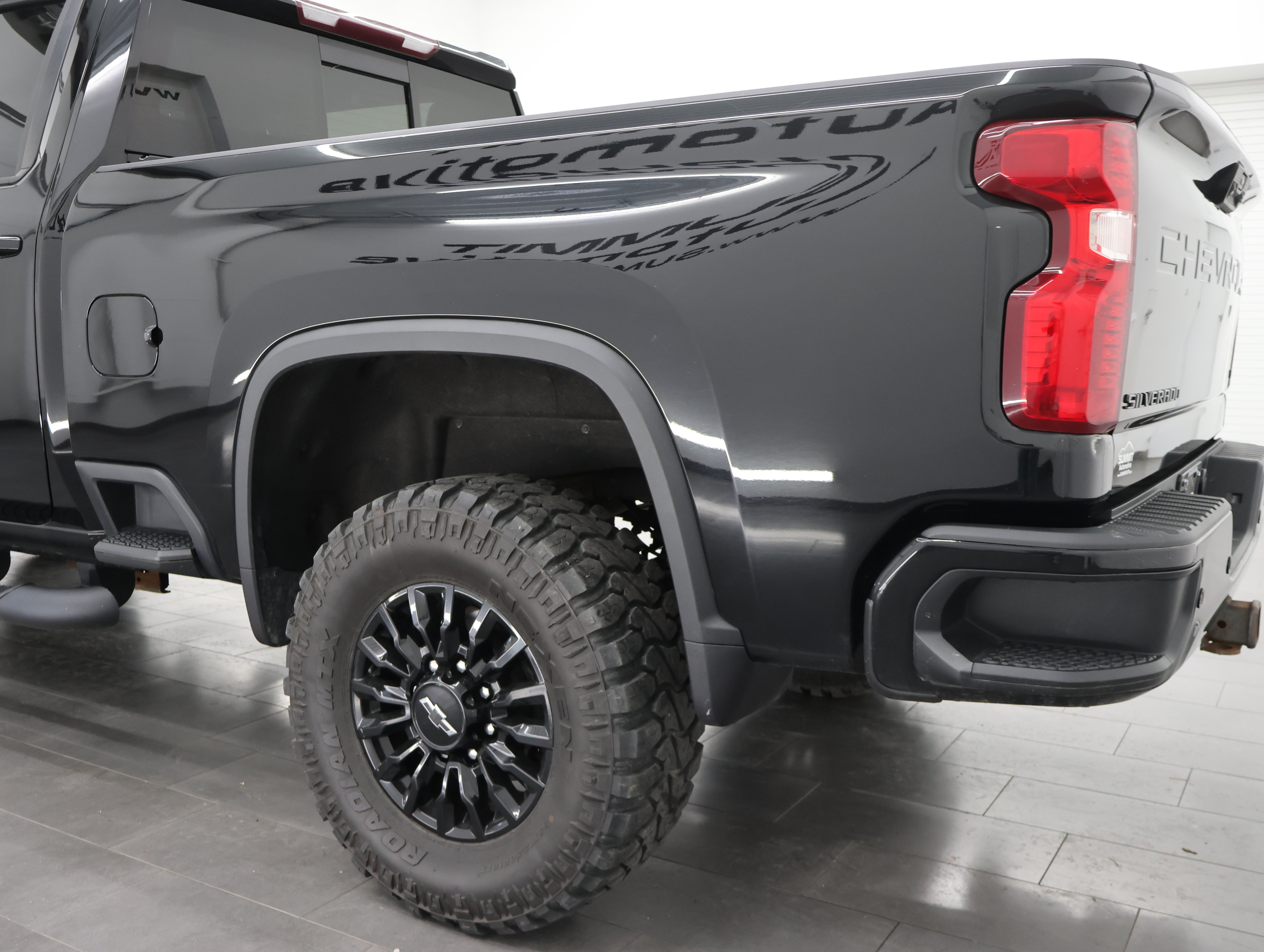 Used 2021 Chevrolet Silverado 2500 LT w/ Midnight Edition AWD/4WD image 31