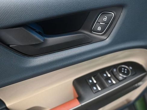 Used 2025 Ford Maverick Lariat w/ 4K Tow Package image 16