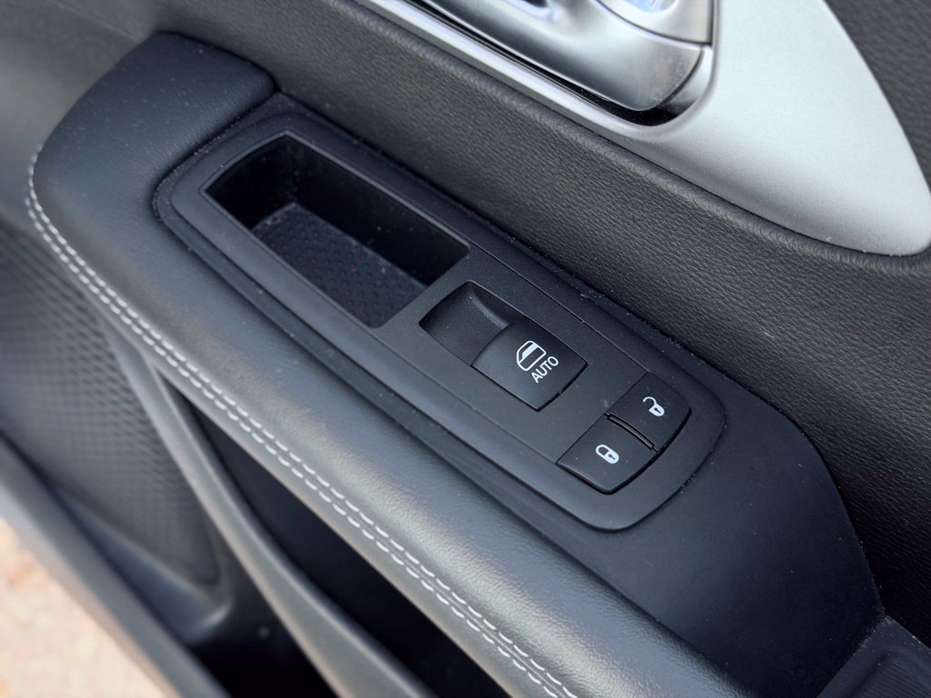 Certified 2025 Chrysler Pacifica Limited FWD image 20