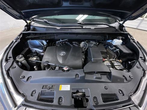 Used 2019 Toyota Highlander LE AWD/4WD image 30