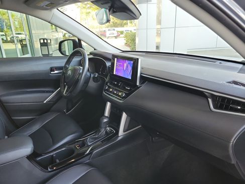 Used 2024 Toyota Corolla Cross XLE image 29