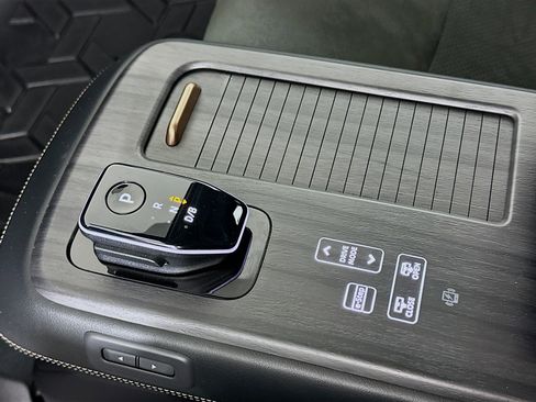 Used 2023 Nissan Ariya AWD image 25