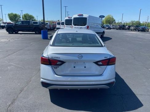 Used 2024 Nissan Altima 2.5 SV FWD image 4