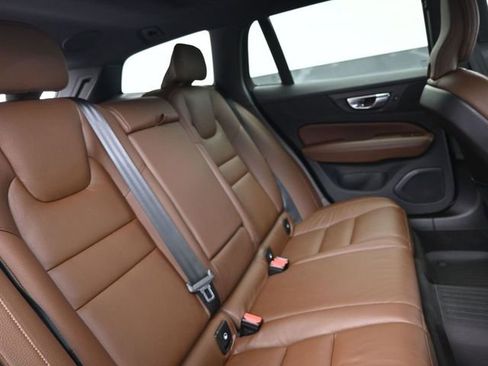 Used 2023 Volvo V60 B5 Cross Country Plus w/ Climate Package image 33