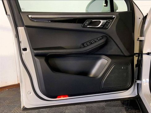 Certified 2022 Porsche Macan S image 25