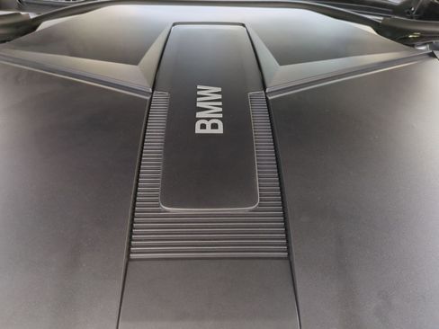 Used 2025 BMW i7 xDrive60 w/ Executive Package image 32