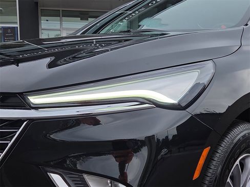 Used 2024 Buick Enclave Essence image 10