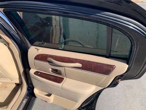 Used 2006 Lincoln Town Car Designer Series RWD image 22
