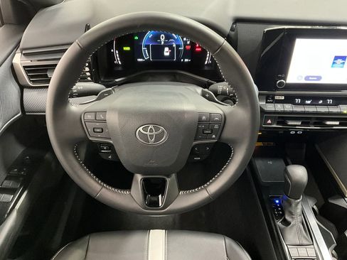 Used 2025 Toyota Camry SE image 6