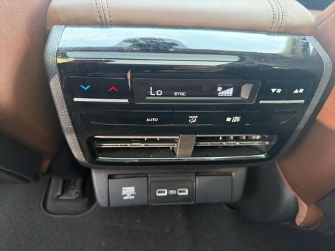 Used 2023 Acura MDX SH-AWD w/ Technology Package image 23