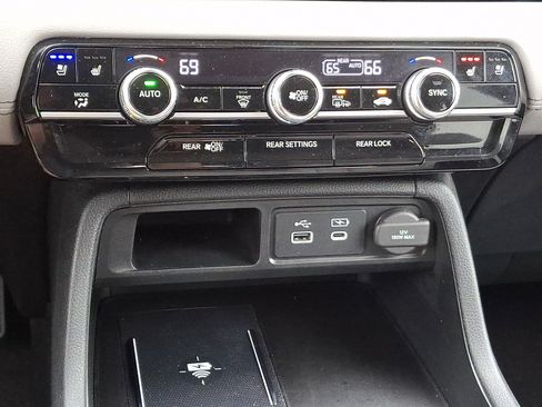 Certified 2024 Honda Pilot Elite image 16