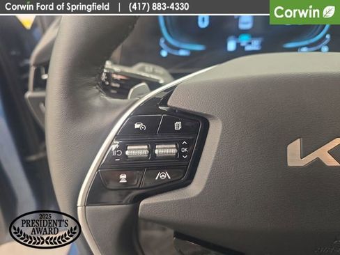 Used 2023 Kia Niro EX w/ EX Cold Weather Package FWD image 28