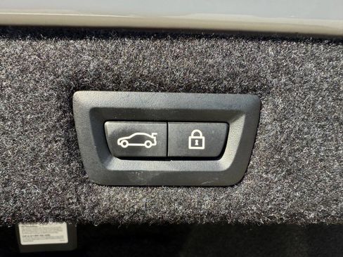 Used 2021 BMW 540i w/ M Sport Package image 49