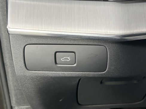 Used 2023 Volvo XC90 B5 Core AWD/4WD image 10