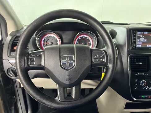 Used 2020 Dodge Grand Caravan SE w/ UConnect Hands-Free Group FWD image 14