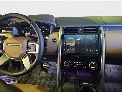 New 2024 Land Rover Discovery Metropolitan Edition image 21