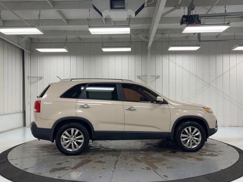 Used 2011 Kia Sorento LX w/ Convenience Pkg image 9