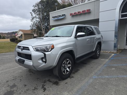 Used 2024 Toyota 4Runner TRD Off-Road image 8