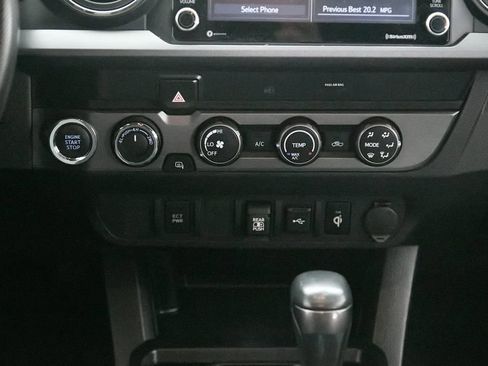 Used 2020 Toyota Tacoma TRD Sport AWD/4WD image 32