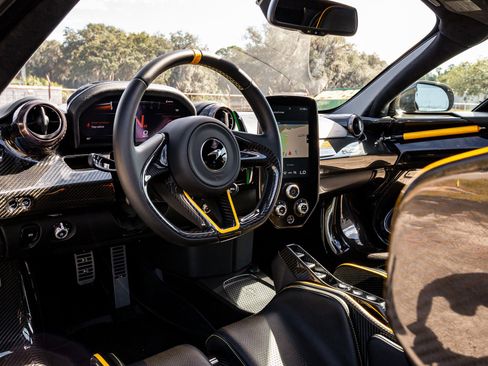 Used 2019 McLaren Senna image 49