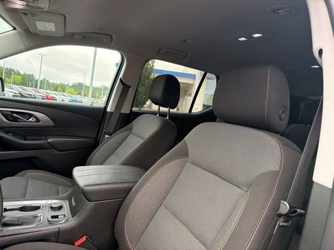 Used 2021 Chevrolet Traverse LT FWD image 12