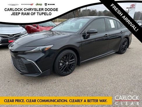 Used 2025 Toyota Camry SE image 1